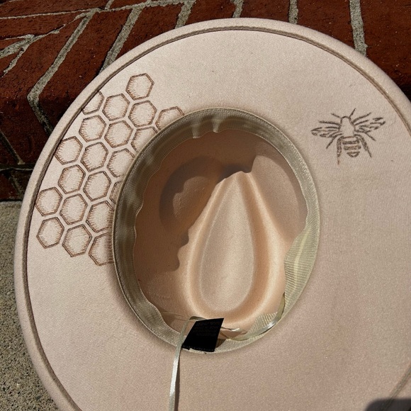 Custom burned bee hat - Picture 2 of 3